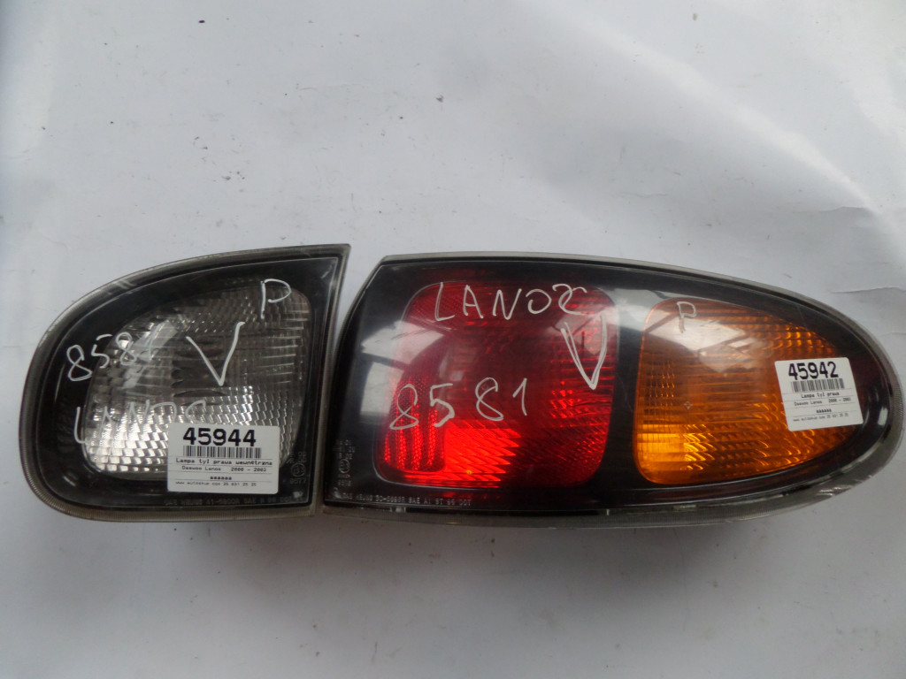 Części samochodowe :: Oświetlenie :: Lampy tylne i elementy :: Lampy tylne